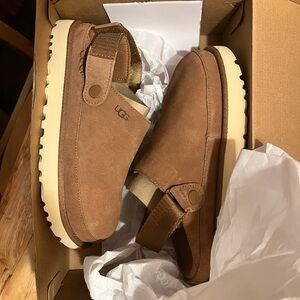 UGG women’s goldenstar clog size 8